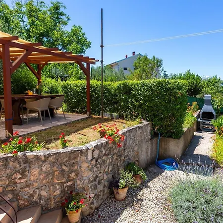1 Bedroom With Terrace Appartement *